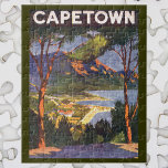 Vintage Travel, Kapstadt, eine Stadt in Südafrika<br><div class="desc">Vintage Abbildung Afrikanisches Reiseplakat oder Gepäcklabel aus der Hauptstadt Kapstadt,  Südafrika mit Blick auf die Berge und den Strand durch die Bäume. Die südafrikanische Küstenlinie.</div>