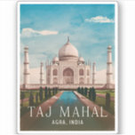 Vintage Travel Taj Mahal India Retro Landschaftlic Aufkleber<br><div class="desc">Tauchen Sie ein in die Romantik und architektonische Pracht des Taj Mahal mit diesem einzigartigen Retro-Reise inspirierten Design. Inmitten nostalgischer Atmosphäre und Vintagen Charmes vereint dieses Design die majestätische Schönheit eines der berühmtesten Denkmäler der Welt in einer Retro-Ästhetik,  die an klassische Reiseplakate aus früheren Zeiten erinnert.</div>