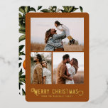 Vintage Typografie Winterorange Foto Weihnachten Folien Feiertagskarte<br><div class="desc">Diese schöne Urlaubsfotokarte zeigt Vintage typografische Lektüre,  "Frohe Weihnachten" in echter Folie,  zusammen mit drei Fotovorlagen. Die Rückseite der Karte enthält ein Vintages Design von Winterorangen und Blüten.</div>