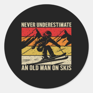 Vintage - Unterschätze niemals einen alten Mann au Runder Aufkleber
