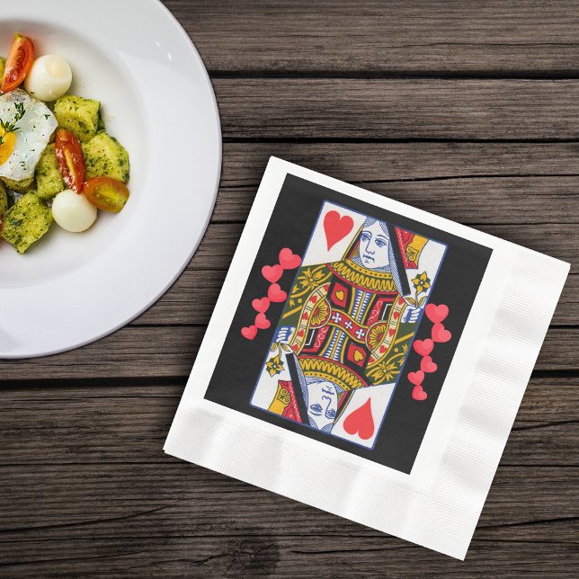 Vintage Verzierte Königin mit Herz Serviette (Playing card with heart ornate queen on black with red hearts on lunch napkin.)