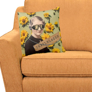 Vintage Woman Wegbereiterin Gänseblümchen Kitsch  Kissen