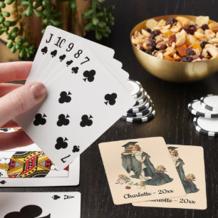 Vintager Abschluss, Mädchen mit einer Kappe und ei Spielkarten