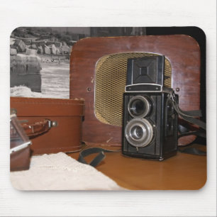 Vintager analoger Kamerakorder und Retroradio Mousepad