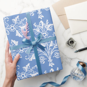 Vintager BlumenDamast Weiß und Cornblumenblau Geschenkpapier