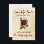 Vintager Champagner Burgundy Rose Quinceanera Save The Date<br><div class="desc">Save the Date Karte für Ihre Quinceanera Feier. Dieses Design hat einen Vintagen Champagner-Hintergrund mit einer Rose corsage in bordeauxrot und gold. Save the Date und Quinceanera werden in handgeschriebenen Skripten geschrieben, während Ihr wichtiges Datum und Ihr Name in Großbuchstaben gedruckt werden können. Die Rückseite der Karte hat den gleichen...</div>