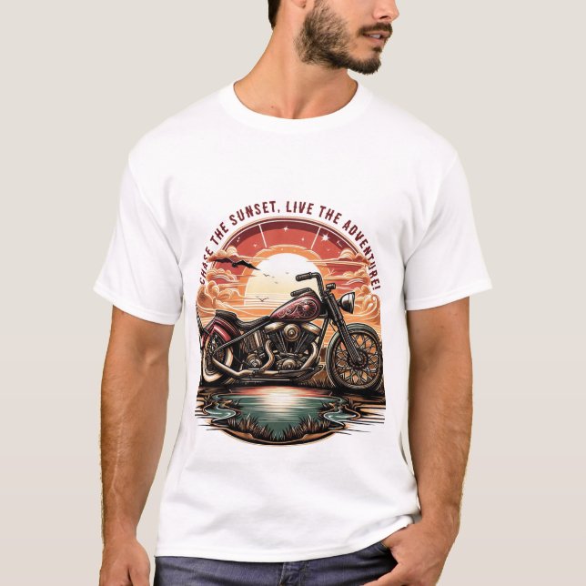 Vintager Chopper bei Sonnenuntergang T-Shirt (Vorderseite)