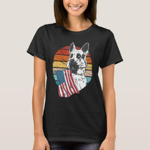 Vintager deutscher Schäferhund mit der US-Flagge A T-Shirt