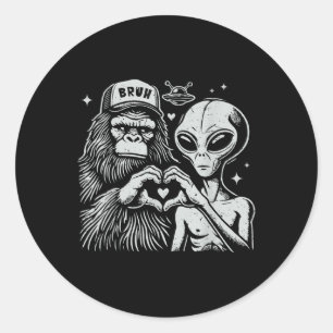 Vintager Funny Bigfoot und Alien Handzeichen Runder Aufkleber