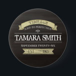 Vintager Geburtstag im Alter bis zur Perfektion Button<br><div class="desc">Auf dem Hügel Vintages Geburtstagsbanner. Personalisiert mit Namen,  Geburtsdatum und mehr. Eine niedliche und trendige Art,  Ihre Geburtstagsfeier für Erwachsene zu vergnügen.</div>