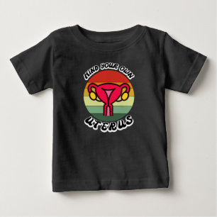 Vintager Geist Ihr eigenes Uterus Funny Feminist G Baby T-shirt