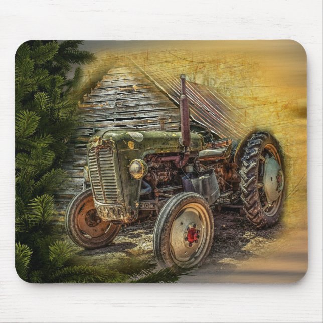 Vintager grüner Traktor Rustikaler alter Stall Mousepad (Vorne)
