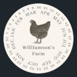 Vintager Haltungsbetrieb umschlossen Datum Eierkar Runder Aufkleber<br><div class="desc">Rustikale und einfache Hühnereier-Etiketten mit Ihrem Firmennamen in schwarz moderner Typografie auf Elfenbeinhintergrund mit einem stilvollen Vintagen Hühnerprint. Fügen Sie einfach den Namen Ihres Hausmeisters in das Etikett ein und umkreisen Sie das korrekte Datum Ihrer frischen Eier. Exklusiv für Sie entworfen von Happy Dolphin Studio. Wenn Sie Hilfe oder passende...</div>