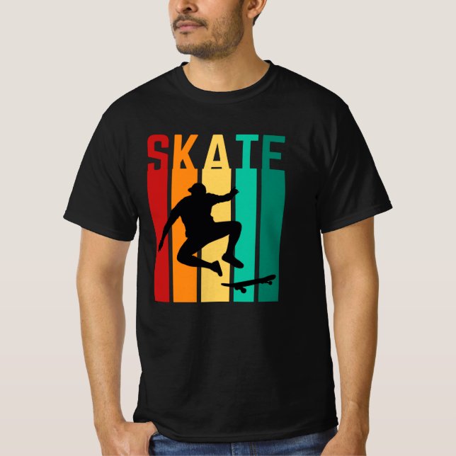 Vintager junger Mann Skate T-Shirt (Vorderseite)
