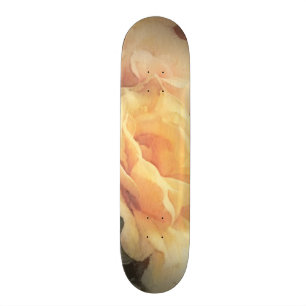 Vintager mit Blumenhintergrund der Kunst in den Skateboard