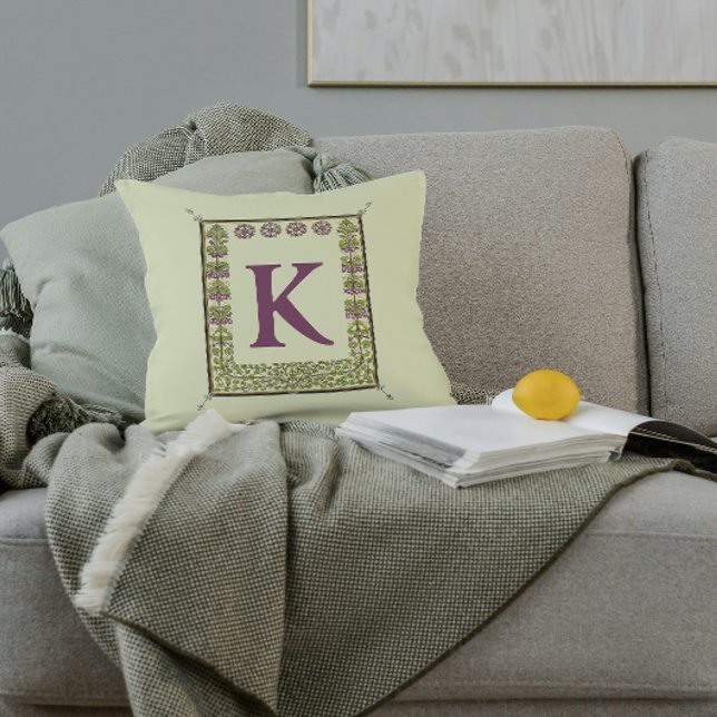 Vintager Monogramm-Letter-Rahmen Kissen (Von Creator hochgeladen)