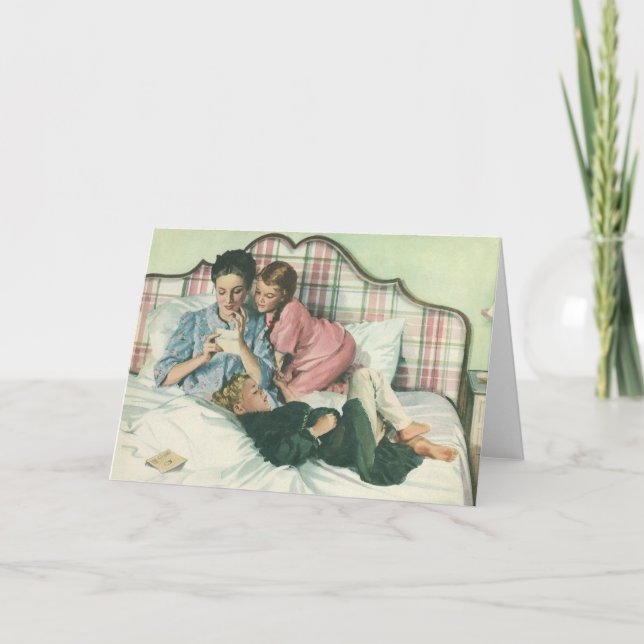 Vintager Muttertag, Kinder, die Karten im Bett les (Vorderseite)