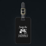 Vintager Retro Drum Player I bevorzugt den Drummer Gepäckanhänger<br><div class="desc">Ich bevorzuge den Schlagzeuger. Funny Vintag Retro Drummer Merchandise für Musiker, Drum Player, Rockband-Mitglied, Musikliebhaber. Phantastisches Design zu einem Rockkonzert zu tragen, jubeln für Ihren Lieblingskünstler, singen und schreien. Ein tolles Geschenk für Ihren jugendlichen Sohn, Ihre Tochter, Ihre Enkelin, Ihre Enkelin, die Rockmusik genießen und einen großen Sinn für Spaß...</div>