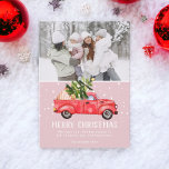 Vintager Retro-Truck Weihnachtsbaum Rosa Foto Feiertagskarte<br><div class="desc">Frohe Weihnachten! Vintage Retro-Truck Aquarellbild und grüner Weihnachtsbaum mit weißem Schnee auf dunkelrosa,  fügen 1 Foto. Perfekte Winter- und Urlaubskarte.</div>