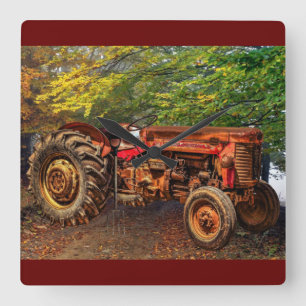 Vintager roter Zuchttraktor Quadratische Wanduhr