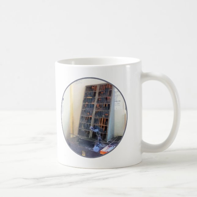 Vintager Schlammkutter in der Druckerei Kaffeetasse (Rechts)
