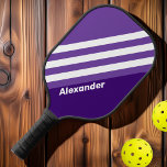 Vintager Sport Weingärten Pickleball Schläger<br><div class="desc">Genießen Sie Ihr Pickleball-Erlebnis mit dem Vintagen Sport Grapevine Grove Stripes Paddle, einem Design, das Eleganz und zeitlose Anziehungskraft ausstrahlt. Sein dynamisches Muster reicher Pfeffer und Grüntöne erinnert an die Ruhe eines üppigen Weingartens und schafft eine eindrucksvolle visuelle Aussage auf dem Hof. Personalisieren Sie es mit Ihrem Namen, um eine...</div>