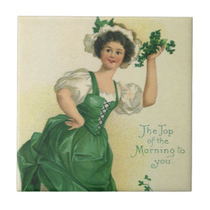 Vintager St. Patrick's Day Irish Lass mit Clovers Fliese