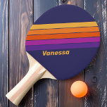 Vintager Traubenbrust mit Namen gestrichen Tischtennis Schläger<br><div class="desc">Das Vintage Pingpongpaddel mit Name bringt jedem Spiel eine spielerische und lebendige Energie. Dieses Paddel verbindet Retro-Flair mit persönlicher Touch und bietet eine feine, traubfarbene Kulisse mit lebendigen Regenbogenstreifen. Perfekt für Spieler, die ihre Individualität zum Ausdruck bringen und ihren Spielen Farbe verleihen, verwandelt es jede Session in ein lustiges und...</div>