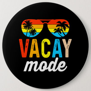 Vintager Urlaub Sommerreisenfamilie im Vacay-Modus Button