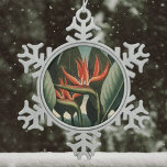 Vintager Vogel des Paradieses Botanischer Flora-Te Schneeflocken Zinn-Ornament<br><div class="desc">Dieses exotische Paradies "The Queen" Design zeigt das phantastische Vintage botanische Kunstwerk von Dr. Robert John Thornton über die Sammlung Temple of Flora. Die großen exotischen Pflanze in Orange bilden einen Kontrast zum üppigen tropischen Blattwerk. Dieses öffentliche Bild wird über eine Buchsammlung der Bibliothek zum Schutz der biologischen Vielfalt zur...</div>