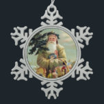 Vintager Weihnachtsschmuck Schneeflocken Zinn-Ornament<br><div class="desc">Charmante antike deutsche Grußkartengrafik,  die Weihnachten des Vaters in seinen Roben und Lorbeerkranz mit Spielzeug darstellt.</div>