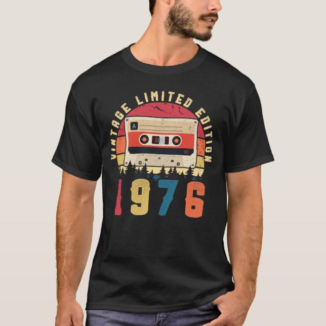 Vintages 1976 Geburtstagskassettenband T-Shirt (Vorderseite)