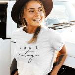 Vintages 40. Geburtstagsjahr Cool T-Shirt<br><div class="desc">Der Vintage 40. Geburtstag oder der Coole Jubiläum-T - Shirt mit eleganter Boho Script Typografie ist der perfekte Weg, um ein Meilenstein-Ereignis zu feiern. Dieser T - Shirt zeichnet sich durch ein klassisches und zeitloses Vintages Design mit eleganter Boho-Schrift-Typografie aus, die dem Gesamtbild eine Touch von Eleganz verleiht. Der T...</div>