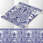 Vintages Blau- und Weißgriechisch-Friesen-Muster Fliese<br><div class="desc">Dies ist ein digital erweiterter Blau- und Weißdruck,  der aus einer antiken griechischen Fries-Design-Vintagen Illustration abgeleitet wurde. Sie können die Hintergrundfarbe anpassen.</div>