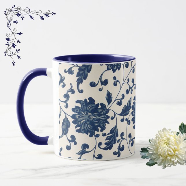 Vintages Blau + Weiß wirbelndes Blumenmuster Tasse (An elegant blue + white vintage floral pattern mug to brighten your morning coffee routine!)