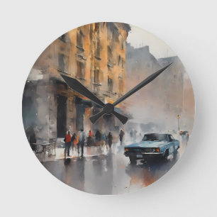 Vintages blaues Auto in Foggy Cityscape Runde Wanduhr