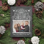 Vintages Chalkboard Merry Little Christmas Card Feiertagskarte<br><div class="desc">Diese Vintage Chat-Stil Fotokarte enthält den Satz "Haben Sie sich ein fröhliches kleines Weihnachtsfest" in handgeschriebenen Stil Schriftart und handgezeichnete Akzente. Passen Sie es mit Ihrem Foto und Ihren Namen an!</div>
