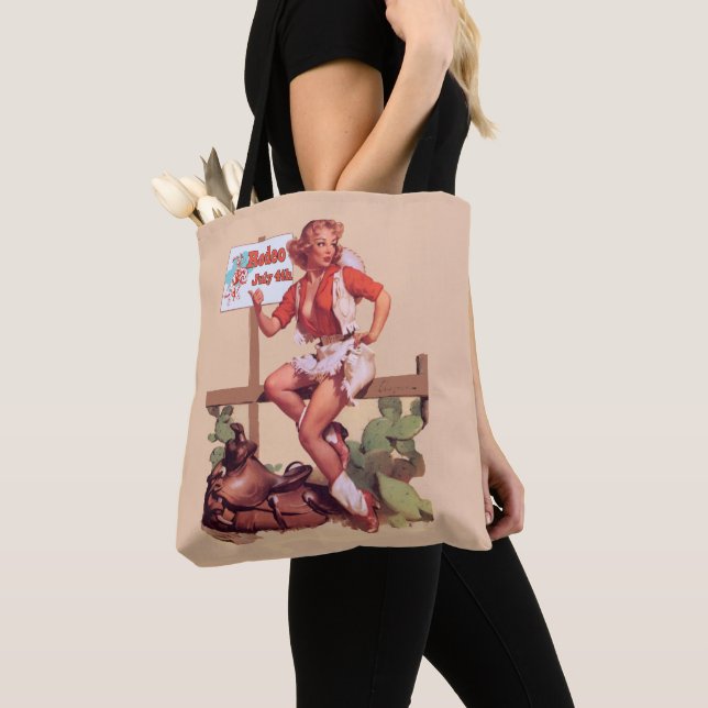 Vintages Cowgirl auf Zaun mit Rodeo-Zeichen Tasche (Von Nahem)