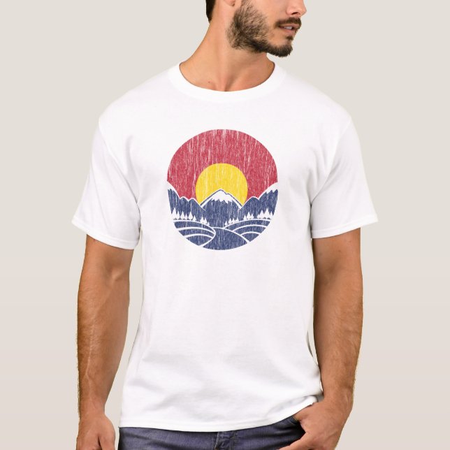 Vintages felsiger Gebirgssonnenuntergang-Logo T-Shirt (Vorderseite)