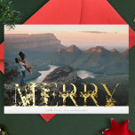 Vintages floral Alphabet MERRY Foto Gold Folien Feiertagskarte<br><div class="desc">Dies ist ein wunderschönes FOIL Alphabet Buchstaben als Urlaubsfotokarte mit einer Vintagen ästhetischen und schneeähnlichen Touch. MERRY-Briefe sind mit botanischen Blume-Elementen für den Urlaub verziert und platziert,  um einen einzigartigen Rahmen für Ihr Foto zu schaffen. *REALE FOLIE</div>