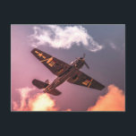 Vintages Flugzeug Schöner Himmel Postkarte<br><div class="desc">Das ist ein schönes Vintages Bombenflugzeug,  das durch den Himmel fliegt. Die Wolken reflektieren die Sonne mit einer schönen orangefarbenen Farbe. Sie können den Propeller des Flugzeug und den Stern unter den Flügeln sehen. Dies ist nur ein klassisches Bild,  das Ihr Liebhaber oder Pilot in Ihrem Leben schätzen wird.</div>