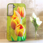 Vintages Foto Orange Tulip FlowersVorlagentext Samsung Galaxy Hülle<br><div class="desc">Dieses Design zeichnet sich durch ein nahes,  blumengeschmücktes,  Vintages Foto aus gelbgestrichenen orangen Tulpen aus. Personalisieren Sie das Vorlagenfeld,  entfernen Sie den Text oder bearbeiten Sie ihn mithilfe des Entwurfstools,  um einen von Ihnen bevorzugten Schriftart auszuwählen.</div>
