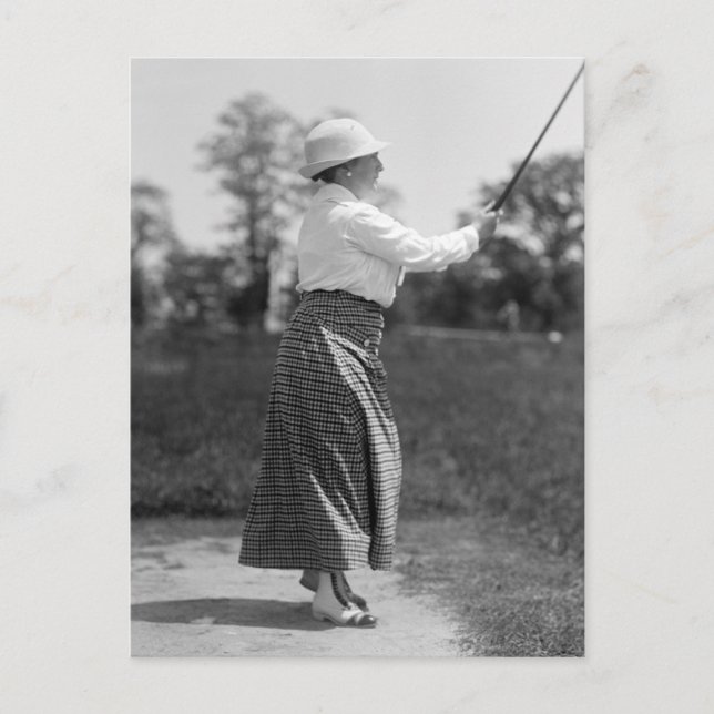 Vintages Golfspielen von Frauen, 1910er Postkarte (Vorderseite)