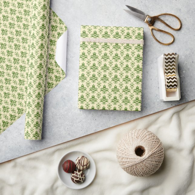 Vintages Green Damask Muster auf hellbeige Geschenkpapier (Kunsthandwerk)