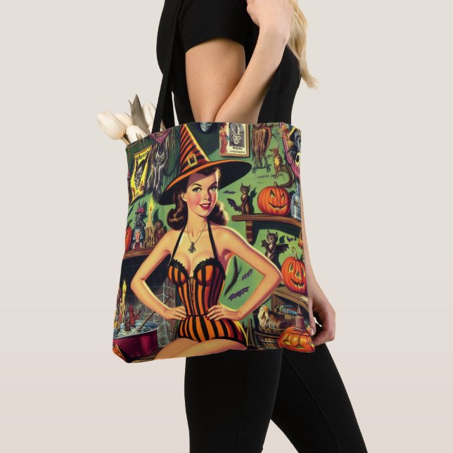 Vintages Halloween Niedlich Hexenpinup Tasche (Von Nahem)