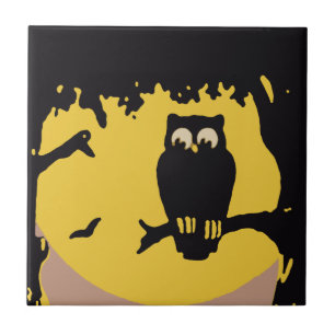 Vintages Halloween, Spooky Owl im Baum mit dem Mon Fliese