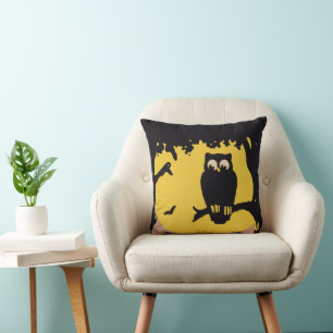 Vintages Halloween, Spooky Owl im Baum mit dem Mon Kissen