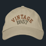 Vintages Jahr bestickte Baseballkappe<br><div class="desc">Passen Sie diese bestickte Baseballkappe mit jedem Jahr an,  das für Sie besonders ist. Egal ob Sie das Datum Ihres klassischen Fahrzeugs oder Ihr Geburtsjahr hinzufügen,  jeder wird sicher wissen,  dass es ein gutes Jahr war!</div>