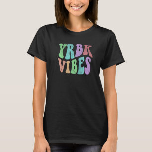 Vintages JAHRESBUCH VIBES Funny Publication Crew E T-Shirt