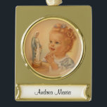 Vintages kleines Mädchen, das zu gesegneter Banner-Ornament Gold<br><div class="desc">Süßes religiöses Vintages Bild eines kleinen Mädchens,  das zur gesegneten Jungfrau Mary knit und betet.  Text und Schriftart können geändert werden.</div>
